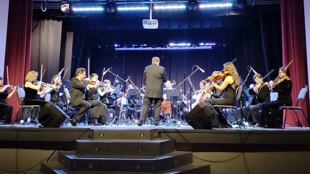 " Подарок" в исполнении симфонического оркестра