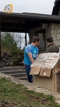 Сколько нужно мужчин,чтобы установить ленивый улей на прусадебном участке #shots