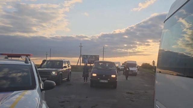 На границе Тернопольщины власти блокировали 100 машин крестоходцев в Почаев