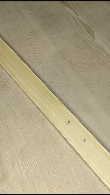 Лайфхак, как забить маленький гвоздь, чтобы не ударить молотком по пальцам