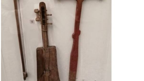 Древняя славянская скрипка - моя реконструкция изготовлена в народной традиции из отходов доски