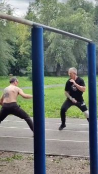 Блокирование вооруженной руки от боковых ударов в сердце, один из сложнейших элементов в тренировке.