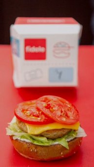 Сочный бургер от "Доставки любимой еды - fidele"