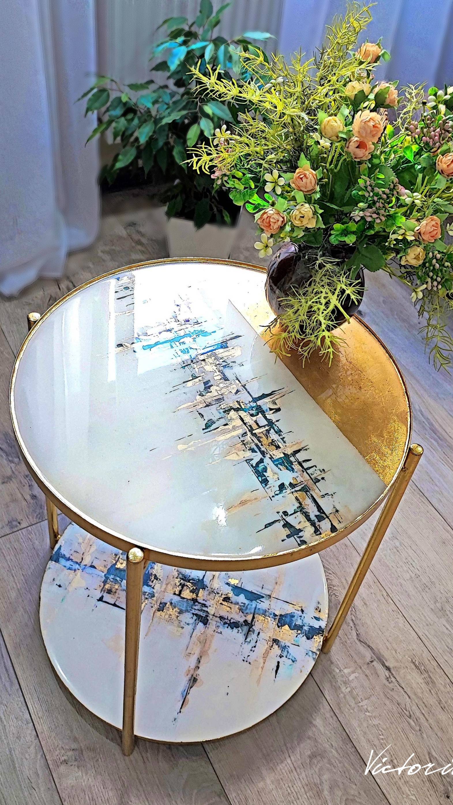 Город золотой. Дизайнерский столик