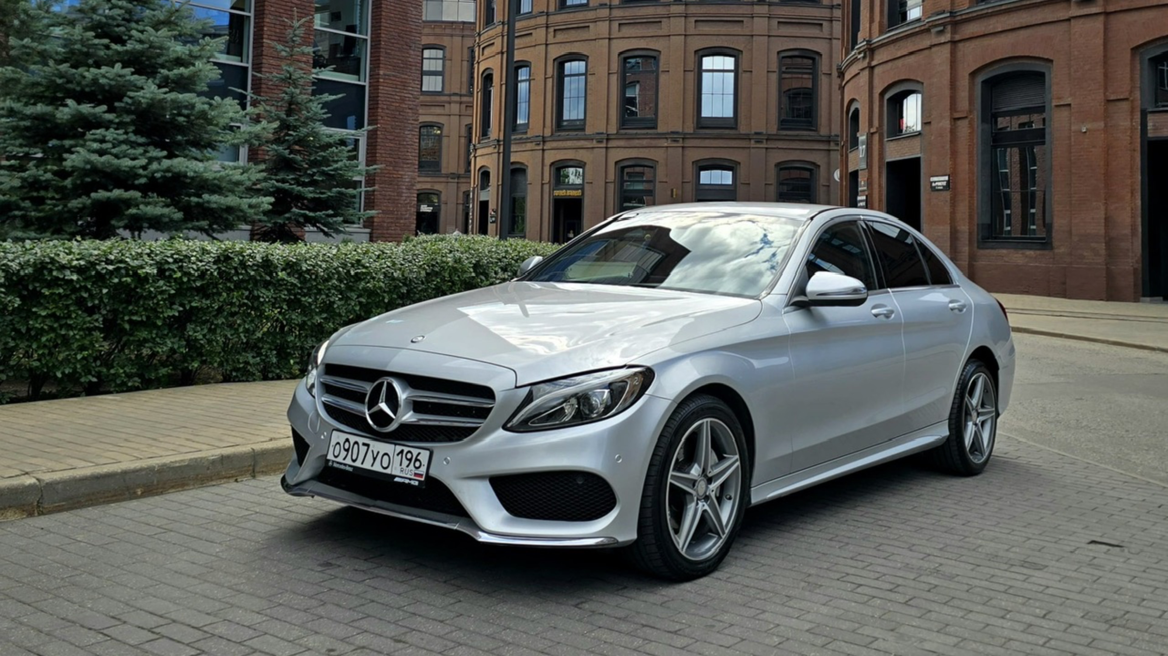 В продаже W205 AMG пакет полный привод , шикарное состояние, 2017 год