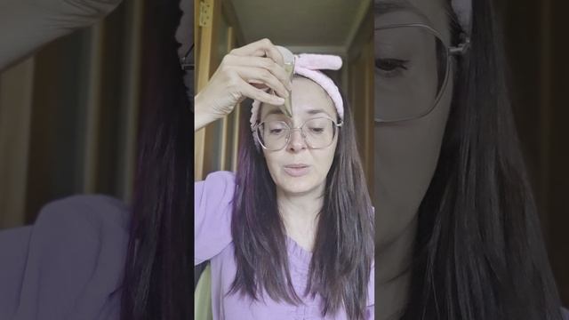 Как сделать гладким лоб с помощью эфирных масел и скребка-роллера