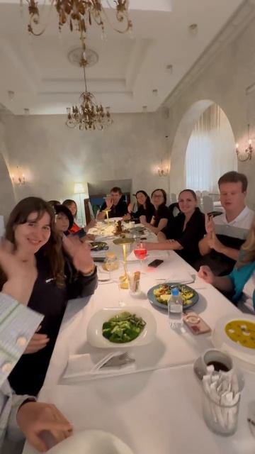 Встретился с коллегами 😎
Встреча длилась 6 часов