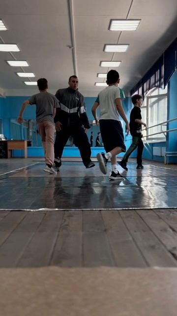 New Wave -командная работа практика
#break #dance #breaking #брейкинг