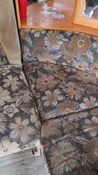 Третий час моем диван у мамы,🤭🤭🤭