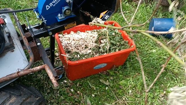 измельчитель веток деревьев