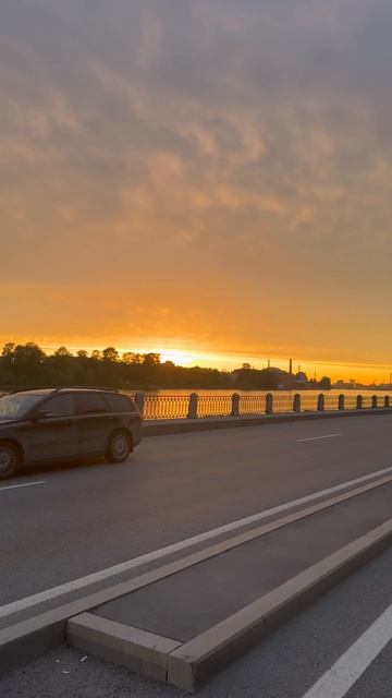 Октябрьская набережная , закат с Nissan