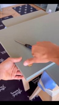 Шкаф-стенка (стеллаж), от стены до стены, с открытыми полками.