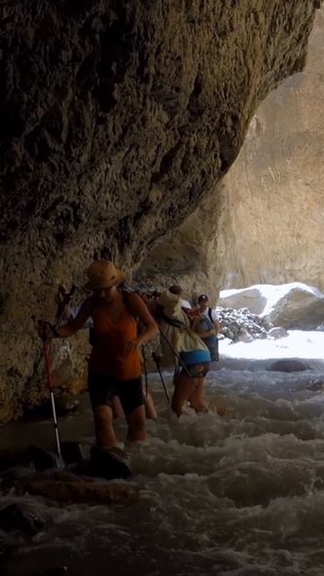 В каньоне реки Аликчай, Кубинский район Азербайджана. Август 2025.

#əlikçay #quba #azerbaijan #azər