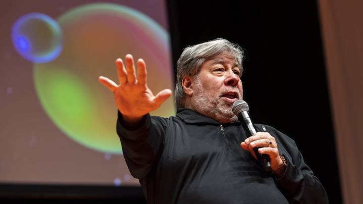 Сооснователь Apple Возняк примет участие в форуме "Облачные города" в Москве