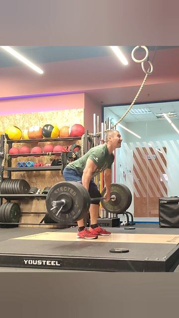 Подъем штанги на грудь в сед и толчок в ножницы