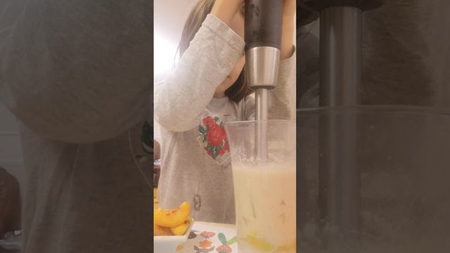 Как сделать фруктовый смузи?