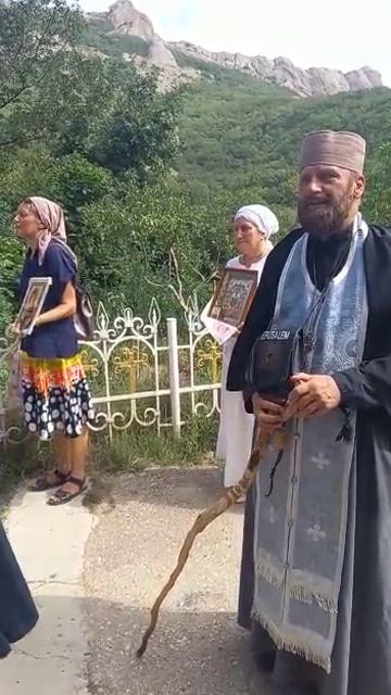 Отец Марк по моложе после Крестного хода, Монастырь Серафима Сурожского 🙏🙏🙏 Кизильташ