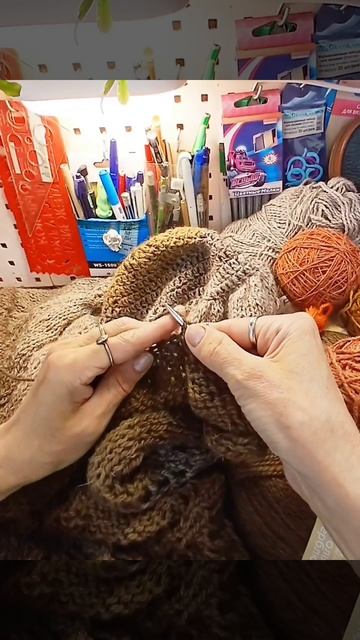 Вяжется юбка для заказчицы.