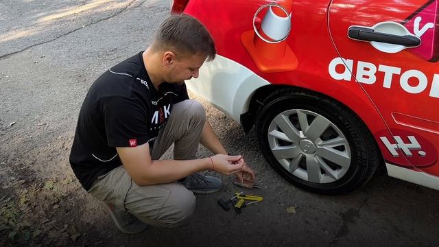 Пробил колесо, что делать? Самостоятельный ремонт колеса с помощью жгута