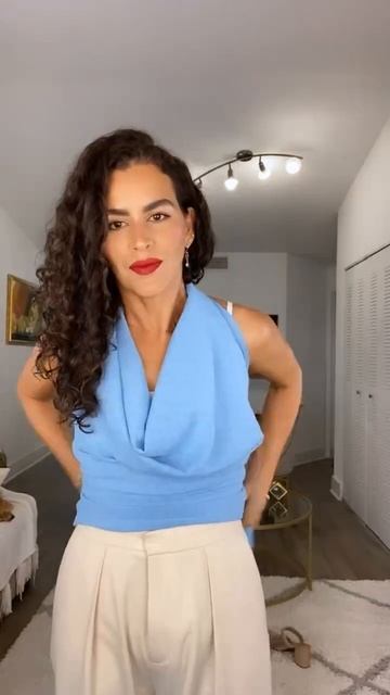 Лайфхаки с рубашками продолжаются😂 В этот раз из рубашки получится настоящий топ с открытой спиной