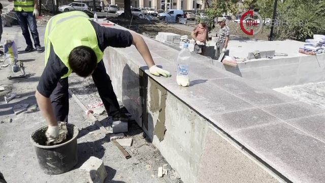 В столице Республики продолжается ремонт сквера у памятника Борцам Революции