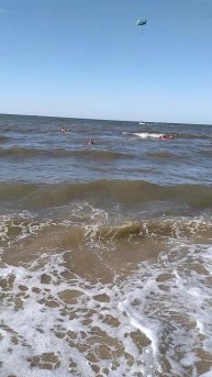 Сидим на пляже Азовского моря отдыхаем в станице Голубицкая