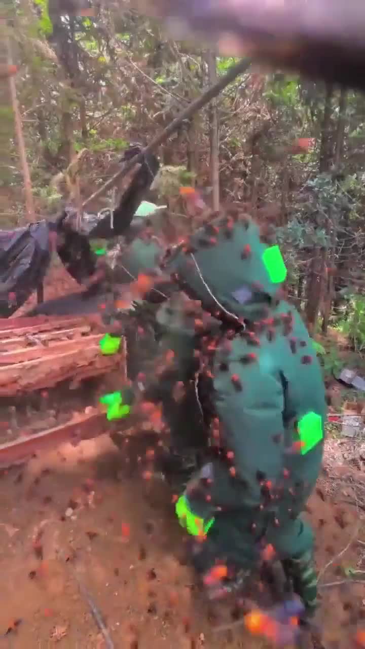 Если вы жалуетесь на свою работу, то посмотрите, каково людям, которым приходится устранять огром...