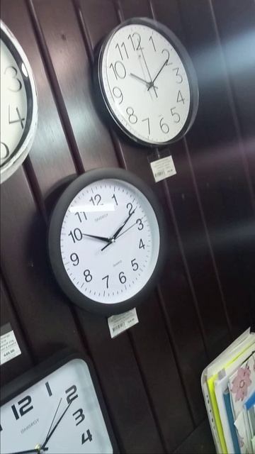 Так живем! И время ни на миг не остановишь...