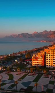 Анталья - это город на юге Турции, который расположен на берегу Средиземного моря. Этот город явл...