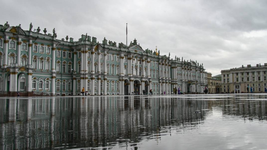 Жителей Петербурга предупредили о ливнях и грозах 26 августа