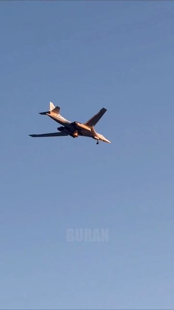 🦢🇷🇺Ту-160М летит по своим важным делам #клипы #ту160 #стратег #самолет #бомбардировщик #ракетоносец