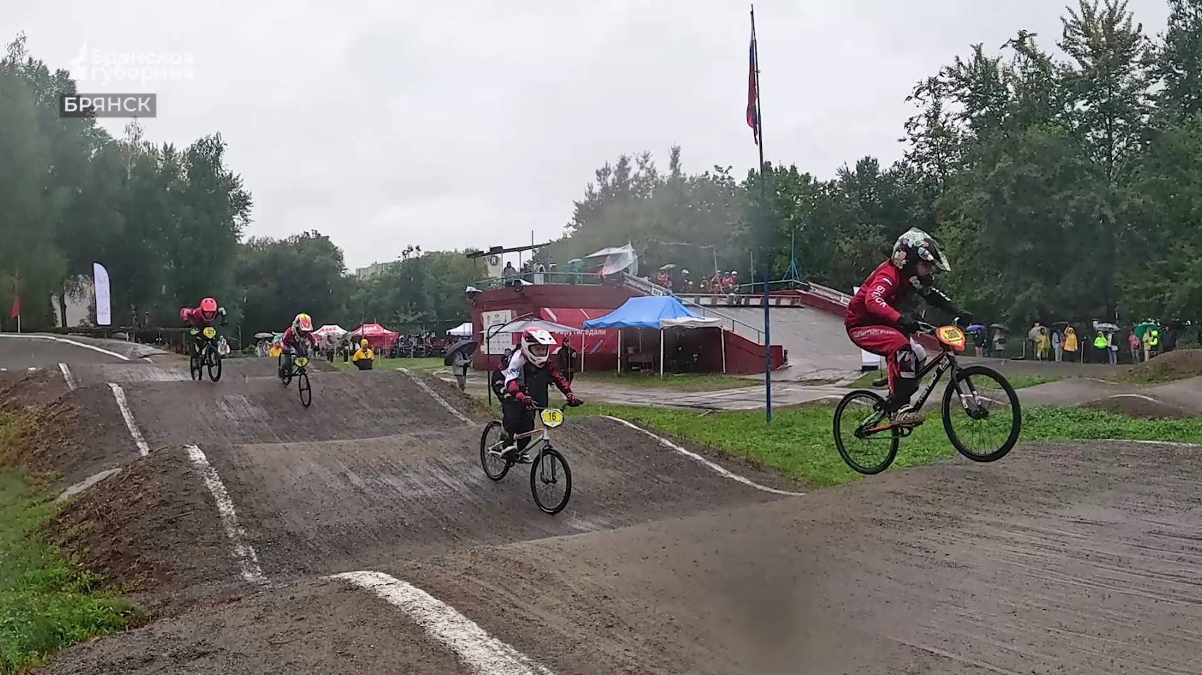 Велогонщики-экстремалы из восьми регионов выступили в Брянске на Кубке России