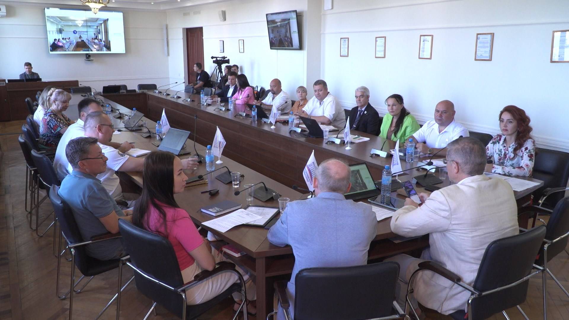 Севастополь и Приморский край провели телемост между Общественными палатами регионов