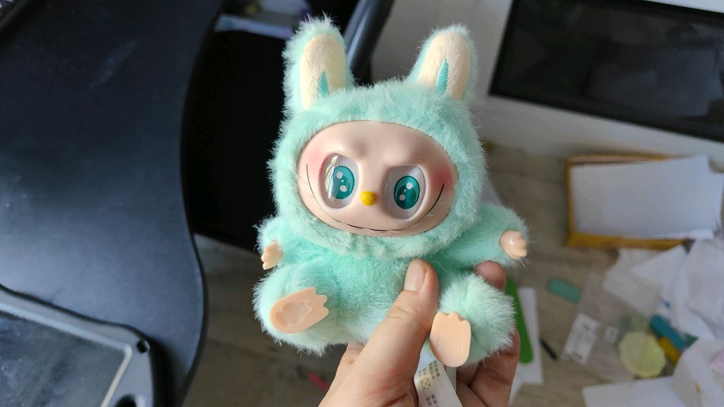 играю в лабубу мягкую игрушку