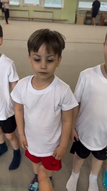 Тупим на физре после каникул 😴🤸♀️ #Физра #Каникулы #Школа