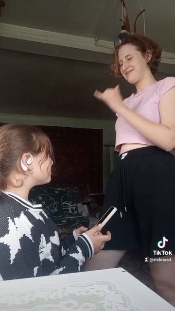 Я не удержалась и в конце начала смеяться 😂