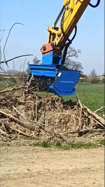 🔵 TFS130 Мощный лесной мульчер @OSMAMULCHERS на экскаватор KOMATSU PC210
