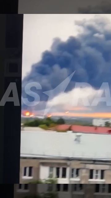 Обстановка в Новокуйбышевске Самарской области, где после атаки горит местный НПЗ !!!