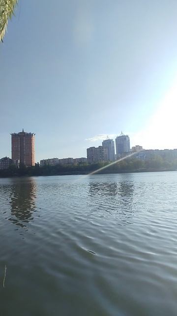 Набережная Донецка в лучах солнца😍