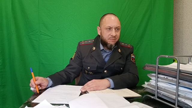 Актёр Александр Мамонт, мент