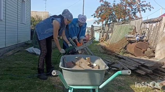 Влог:Жизнь в деревне/пилим доски