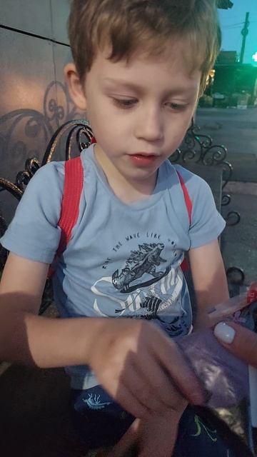 пробую онигири и дубайскую вафельку #першинплатон #мукбанг