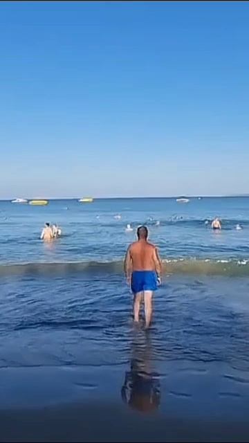 купаются единицы шезлонги все заняты Lonicera Resort World