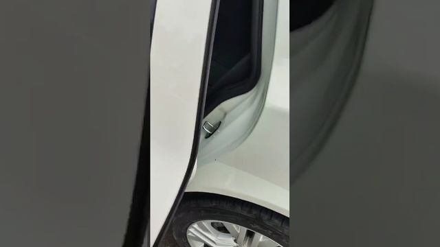 Skoda Octavia White 2012 1.6 AT