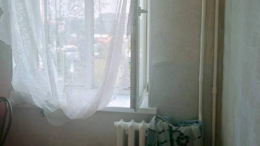 В Омске шестилетний мальчик выжил после падения из окна восьмого этажа