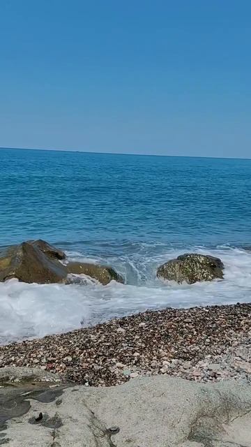 Август черное море, дикий пляж Батуми