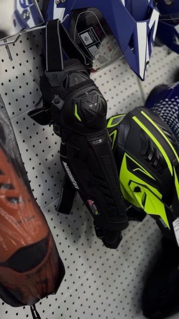 Экипировка в мотосалонах Мототека