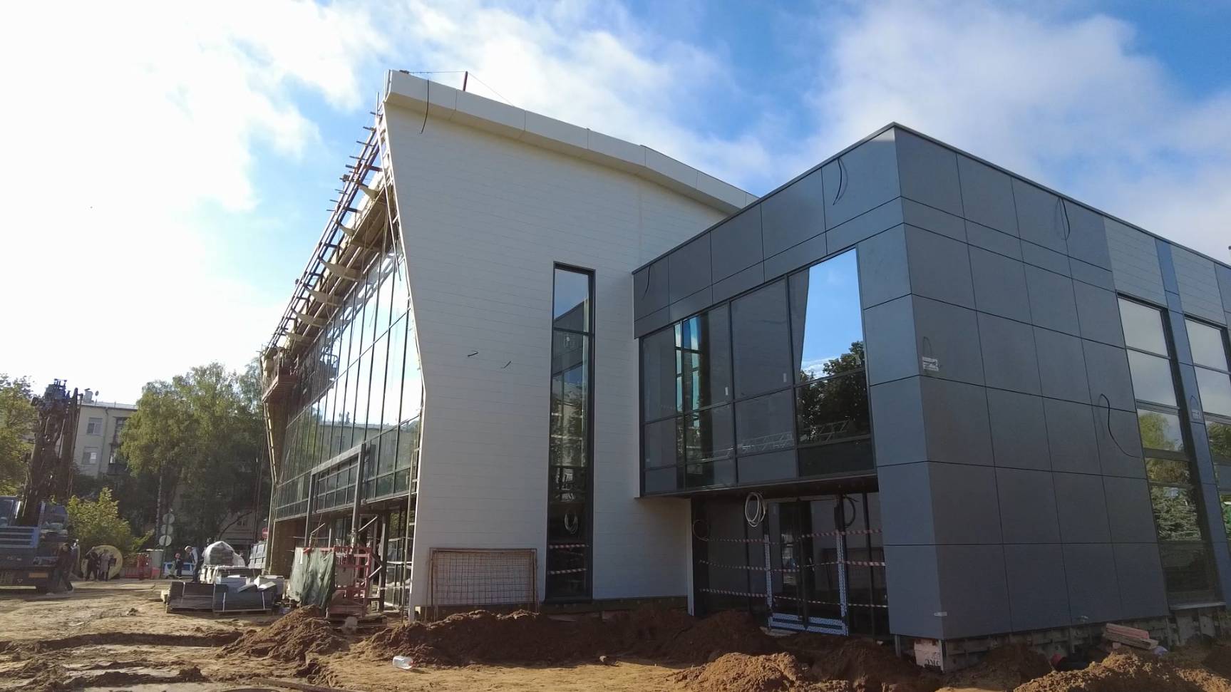 Ход реконструкции театра «ФЭСТ» проверила глава Юлия Купецкая