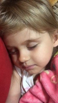 нашла видео где притворяюсь будта сплю