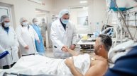 Хинштейн навестил в больнице пострадавшего оператора ВГТРК Сергея Солдатова